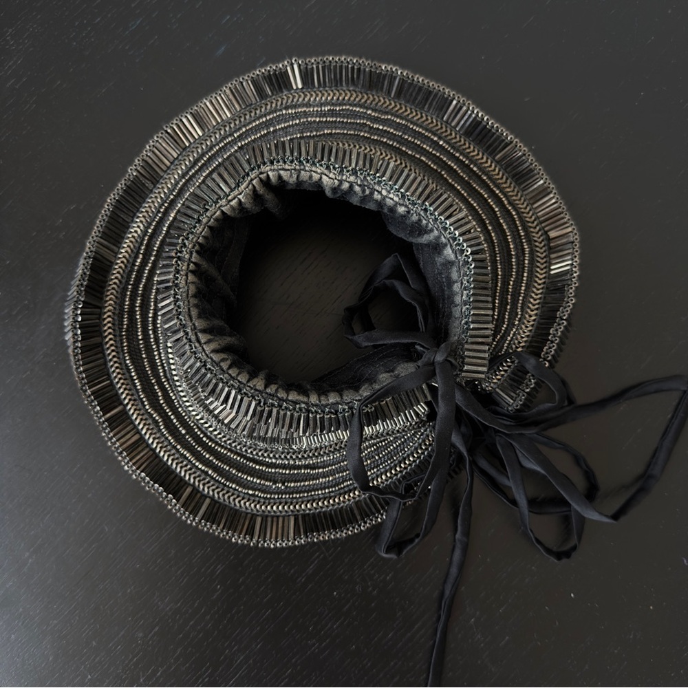 Architectural Black Bead Neckpiece by Annaika - Picture 6 of 7
